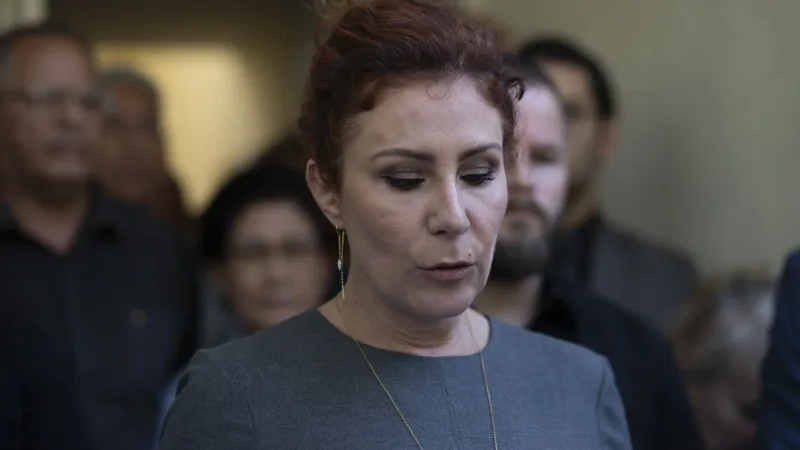 Paraguassu FM 87.9 — CCJ da Câmara pode votar hoje a cassação de Zambelli Relator do caso é contra a cassação. Após a votação na comissão, caso deve ir ao plenário principal da Casa. Deputada está presa na Itália. A Comissão de Constituição e Justiça da Câmara deve analisar nesta quarta-feira (10) a cassação da deputada federal Carla Zambelli [&hellip;]